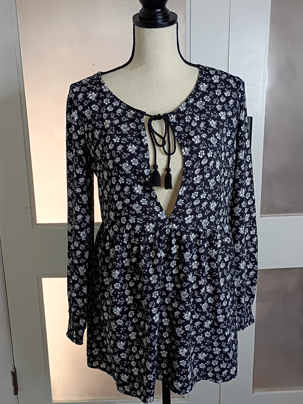 Black & White Floral Long Sleeve Babydoll Blouse W/ Tie-Front & Deep Keyhole